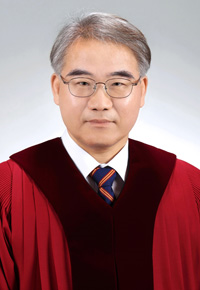 조한창 재판관