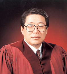 신창언 전 헌법재판관 사진